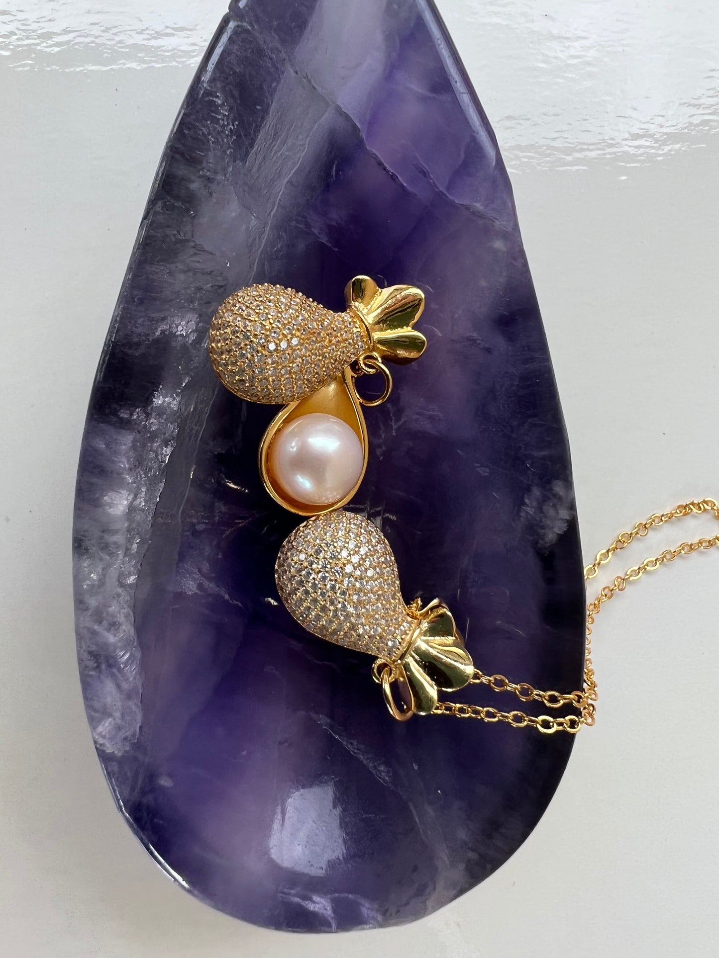 Pearl Sac Pendant