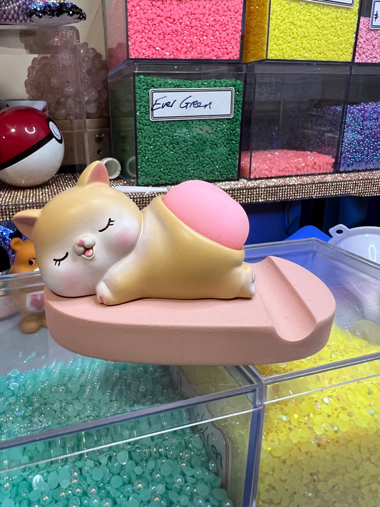 Kitty butt phone stand